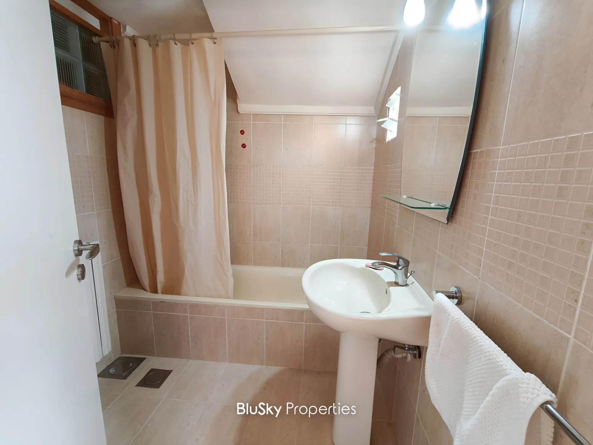 Apartment for rent in Baabdat