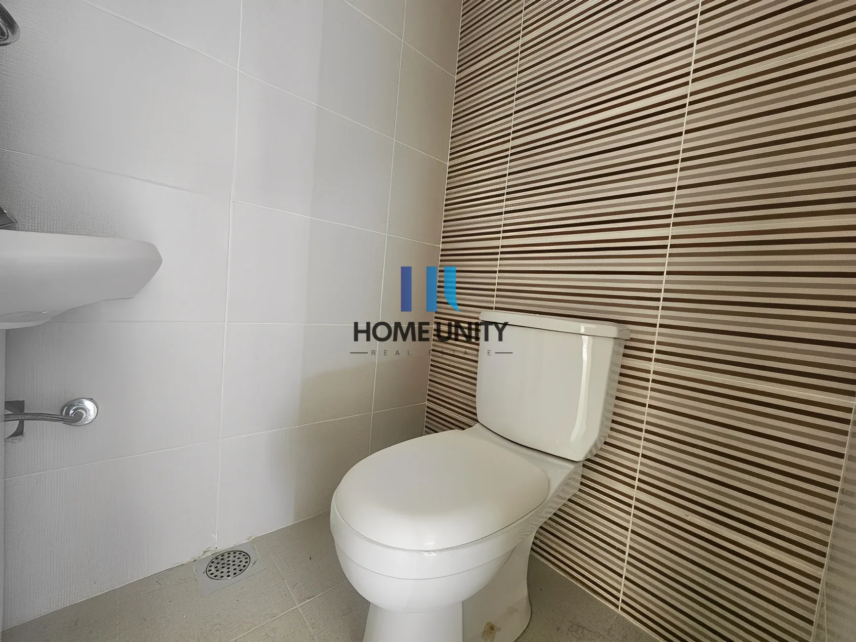 Apartment for Sale in Qornet El Hamra, Lebanon - 2 bed, 2 bath