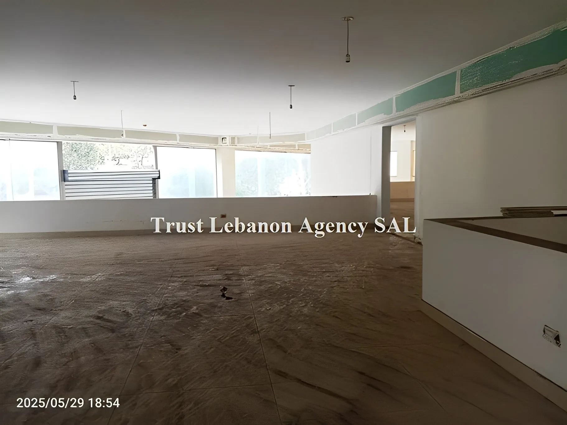 Commercial Property For Rent in Beirut, Ain El Tineh