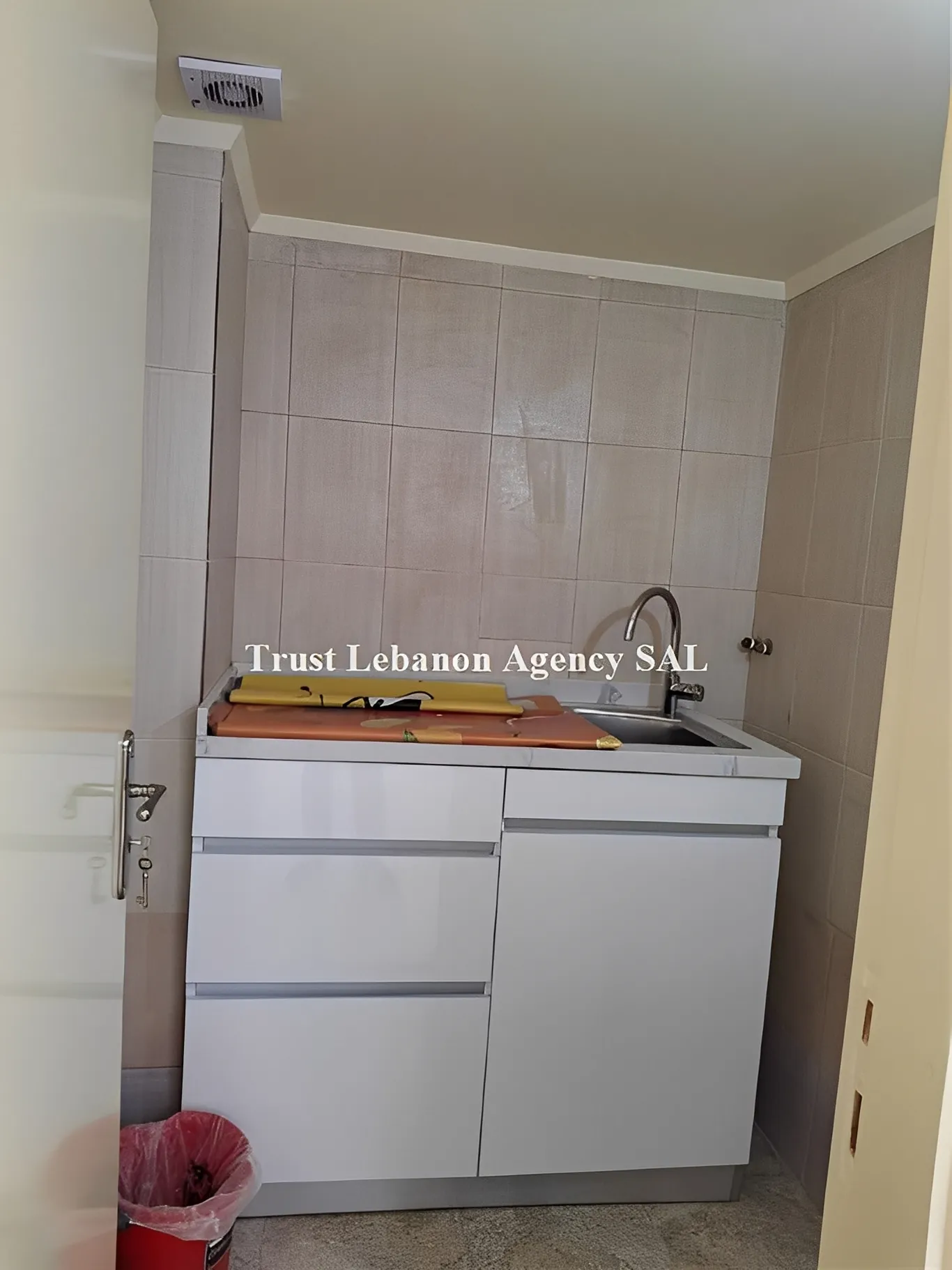 Shop for rent in Metn, Ayroun