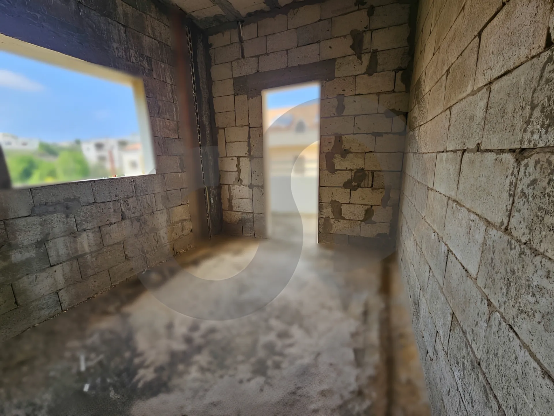 Building for Sale in Barsa