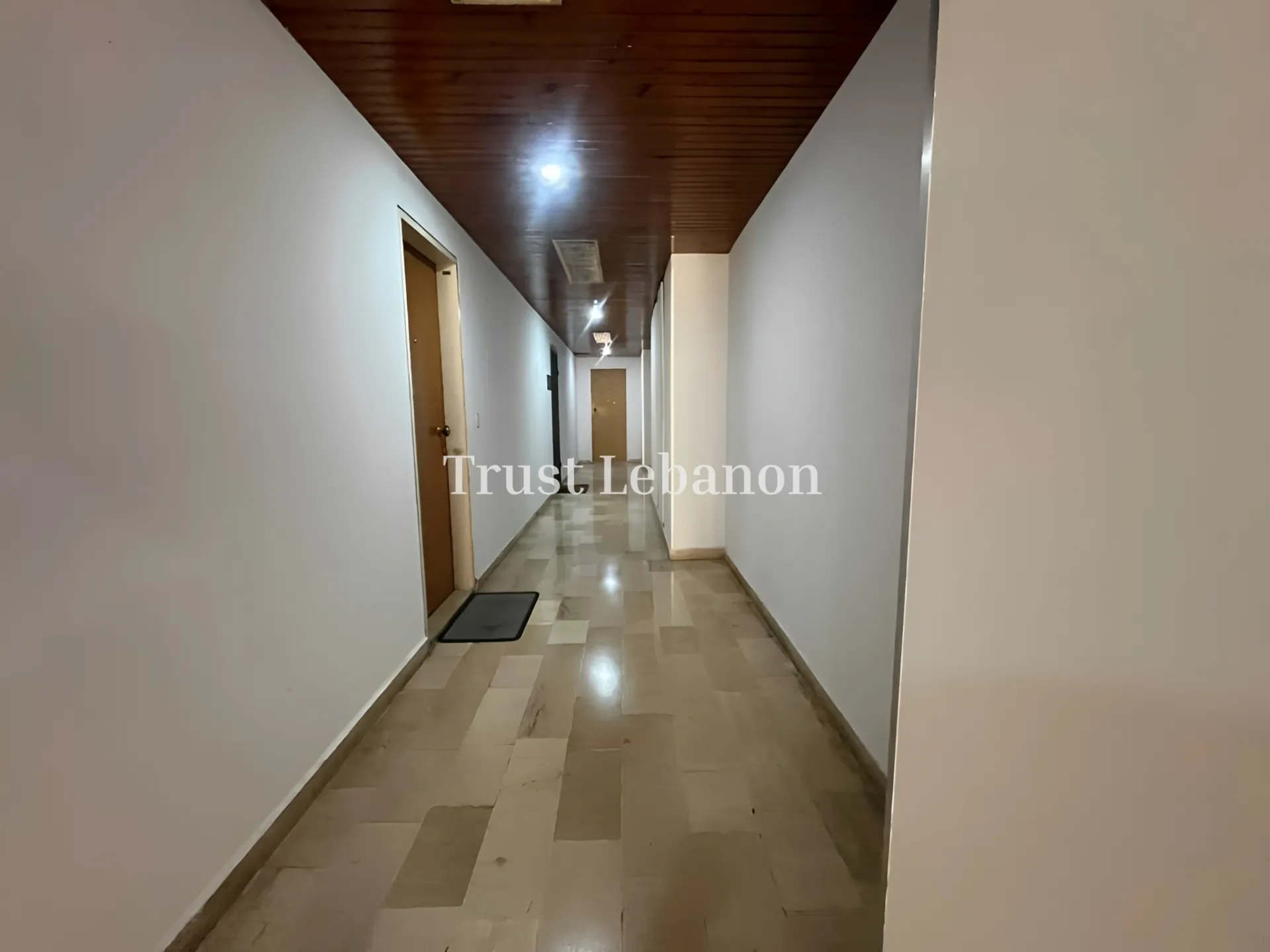 Office for rent in Mazraat Yachoua