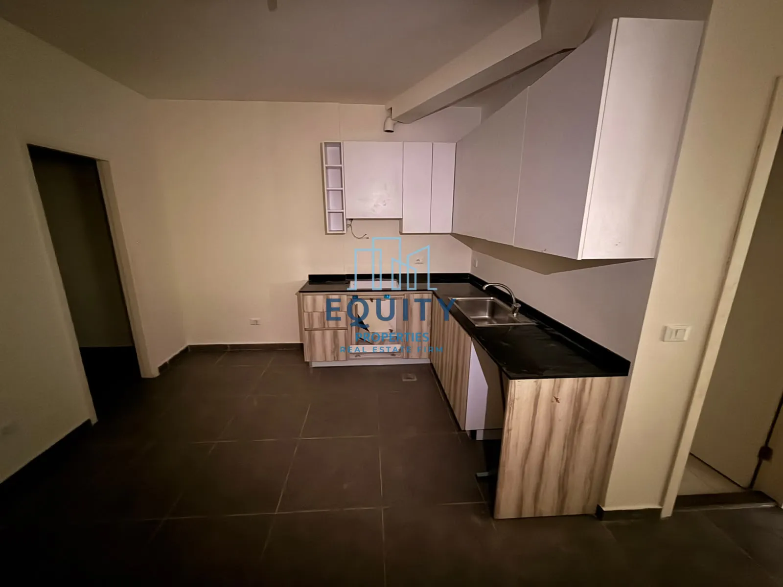 Apartment for sale in Qornet El Hamra - 4 bed, 4 bath