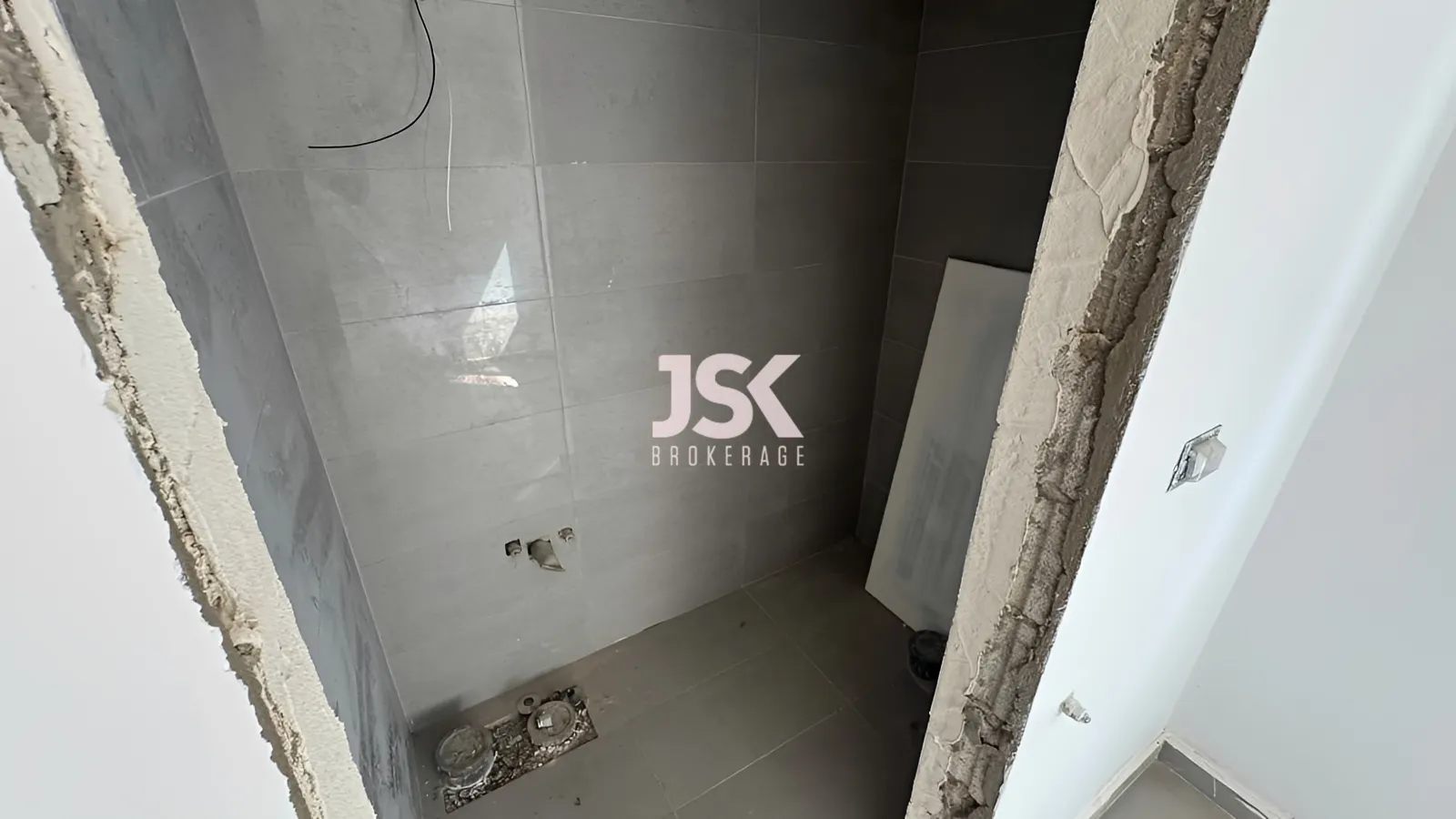 Apartment for Sale in Tilal Ain Saadeh