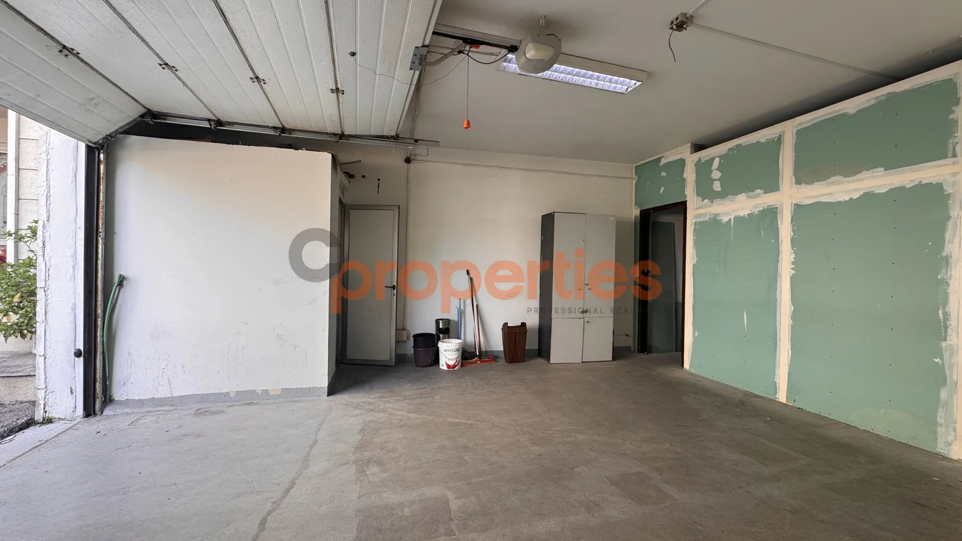 Warehouse for Rent in Aaoukar