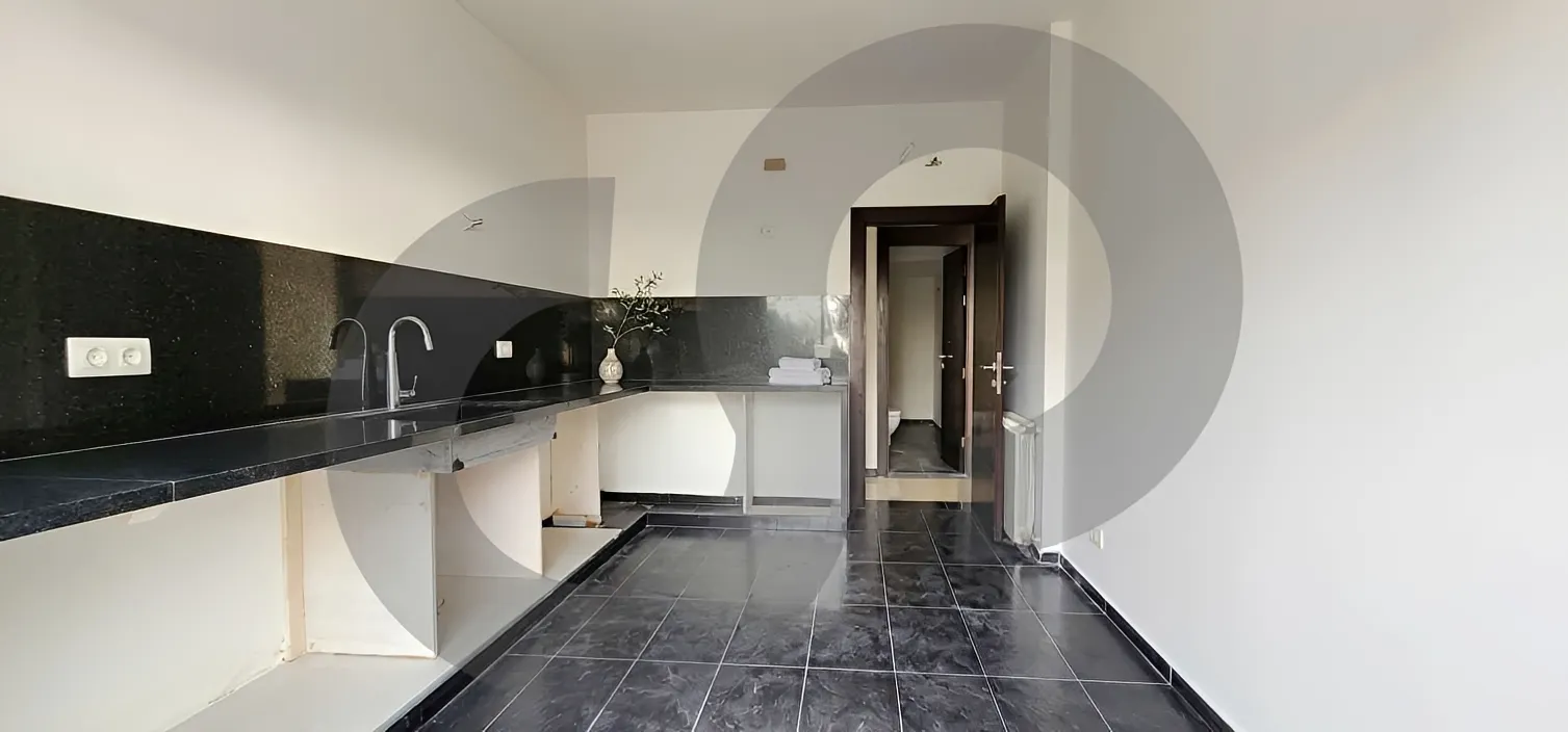 Apartment for Sale in Qornet El Hamra - 3 bed, 3 bath