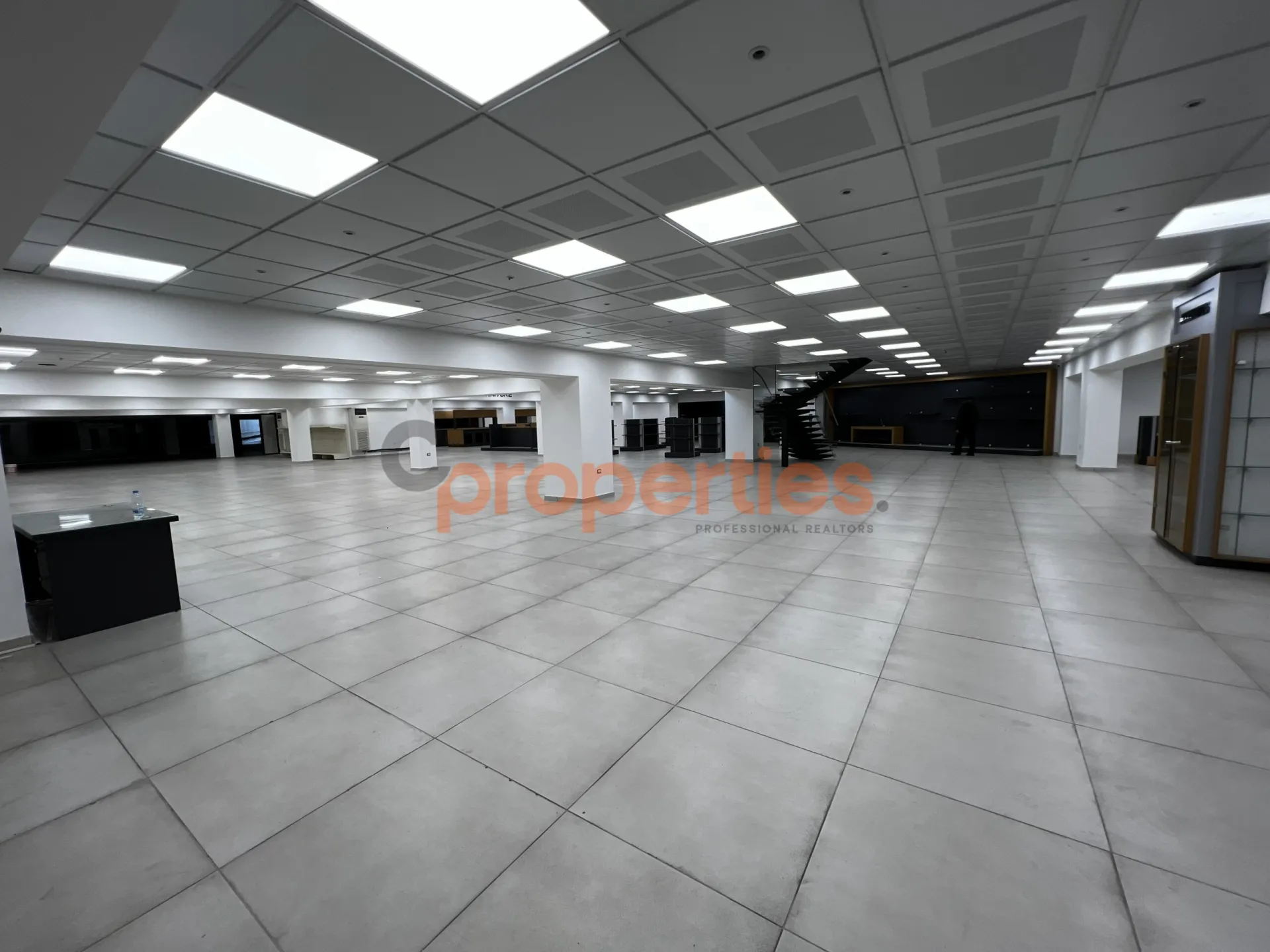 Showroom for Rent in Daoura