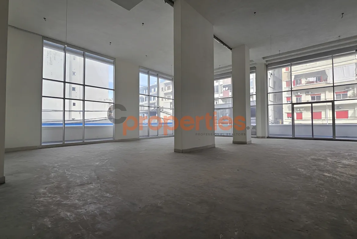 Showroom for Sale in Forn El Chebbak