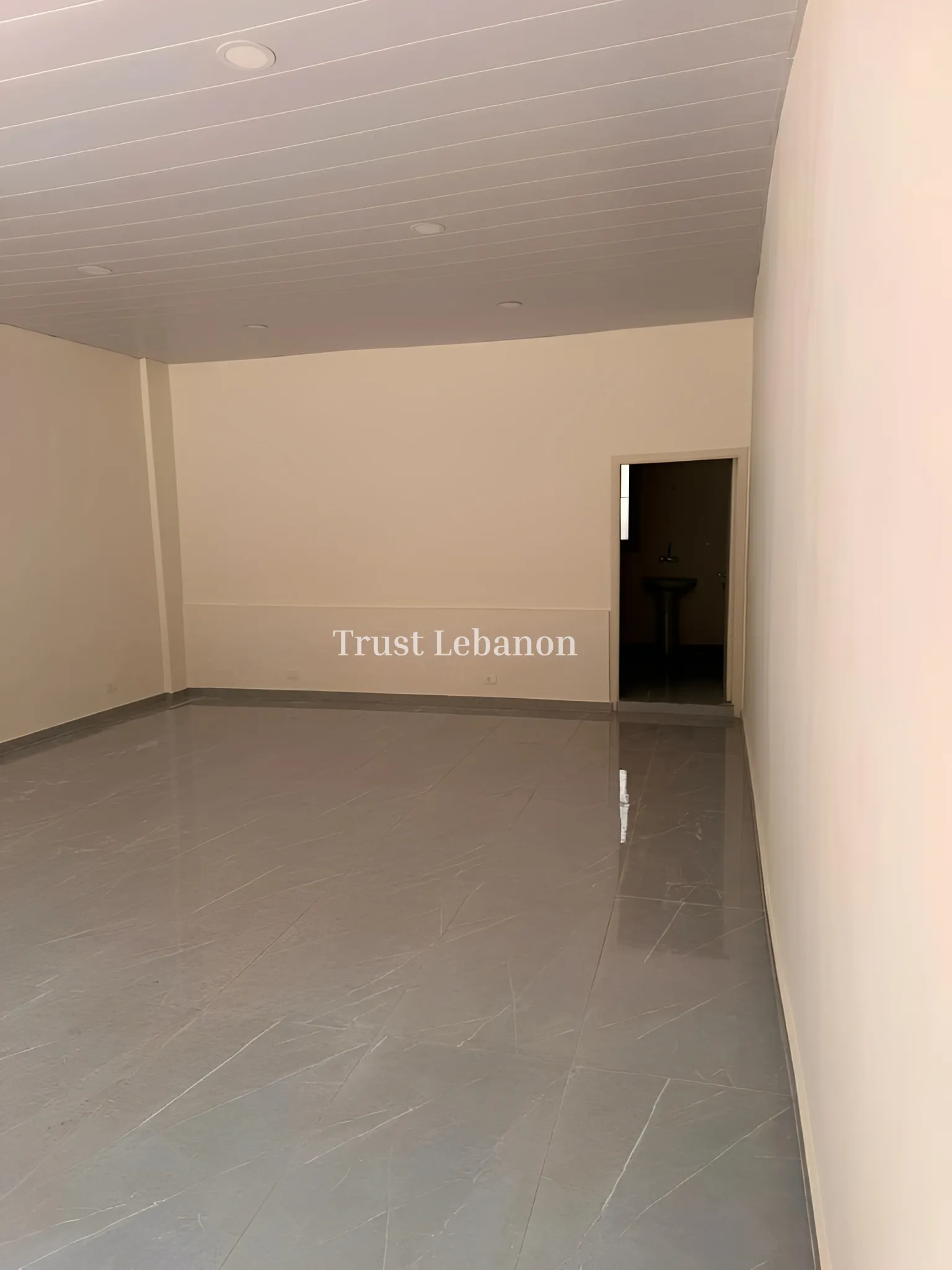Shop for rent in Baouchriyeh, Lebanon
