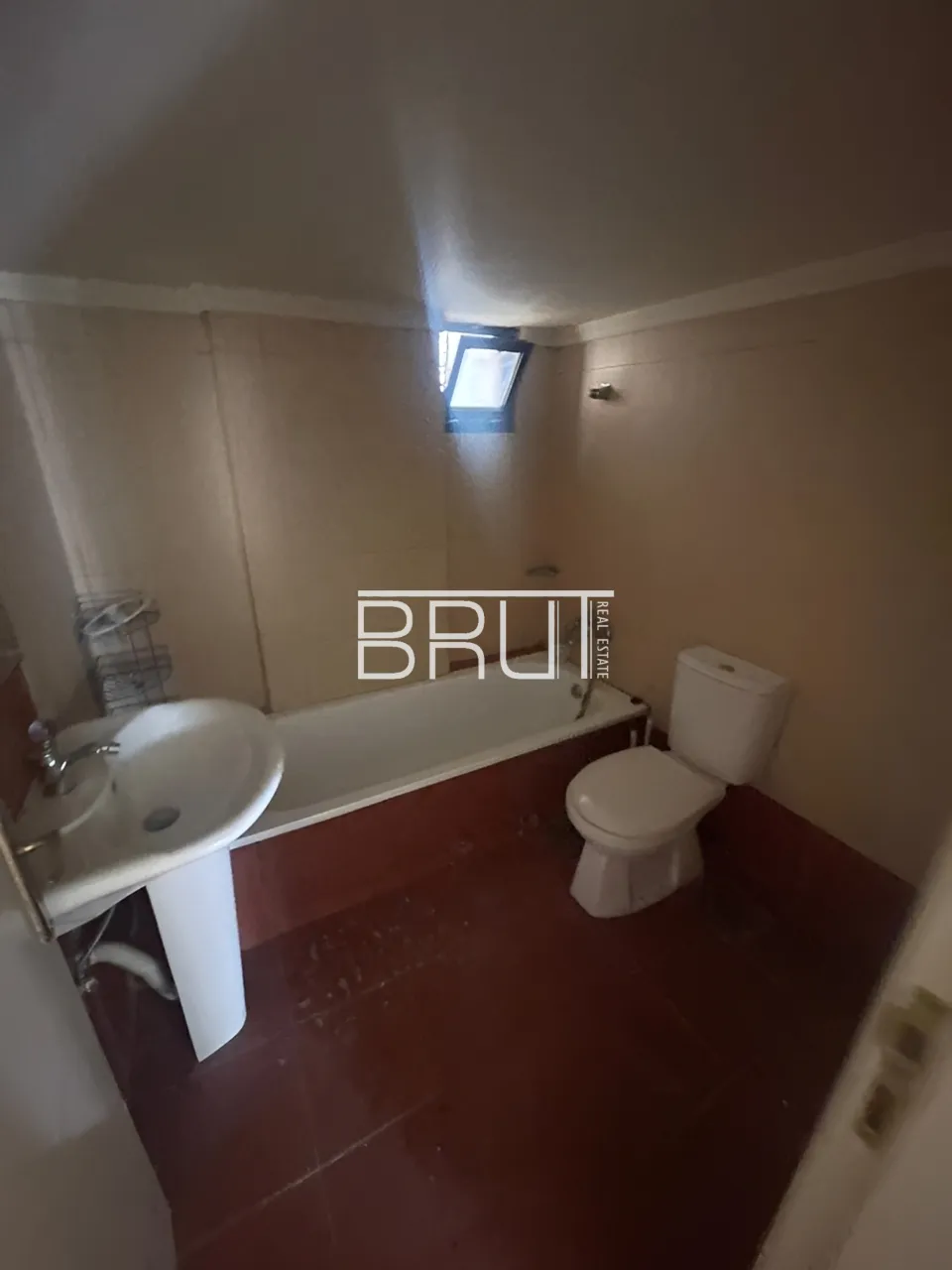Apartment for Rent in Ballouneh