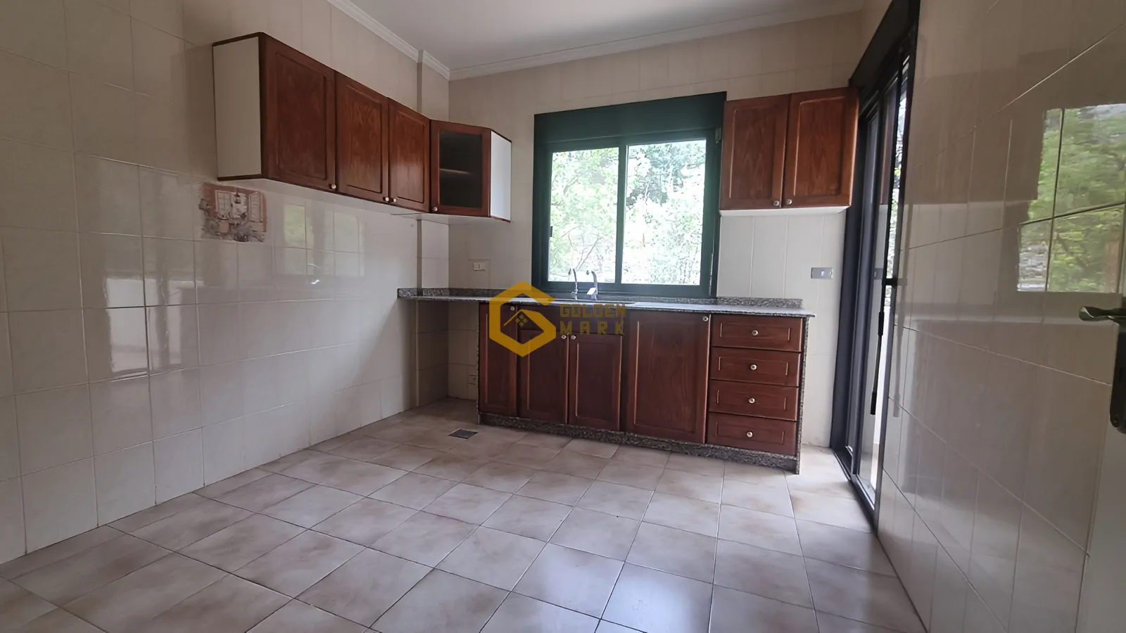Apartment for Sale in Qornet El Hamra