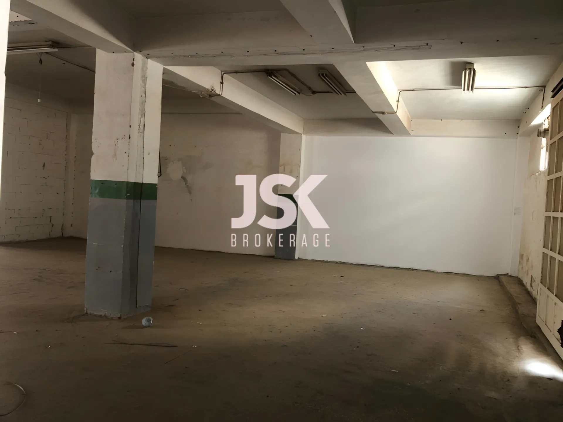 Shop for rent in Mansourieh