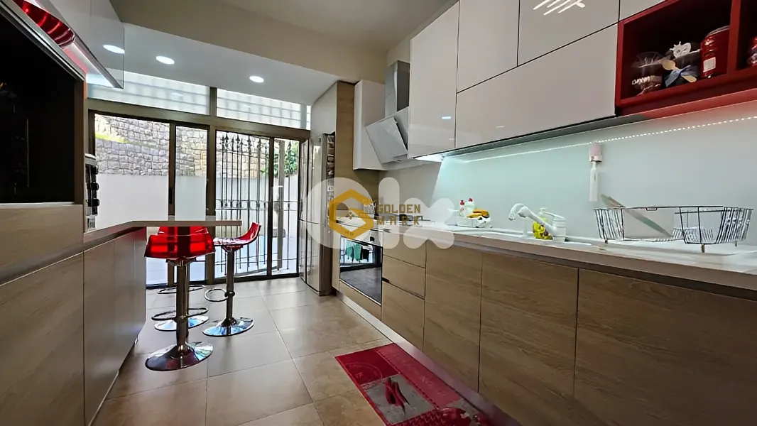 Apartment for Sale in Ballouneh