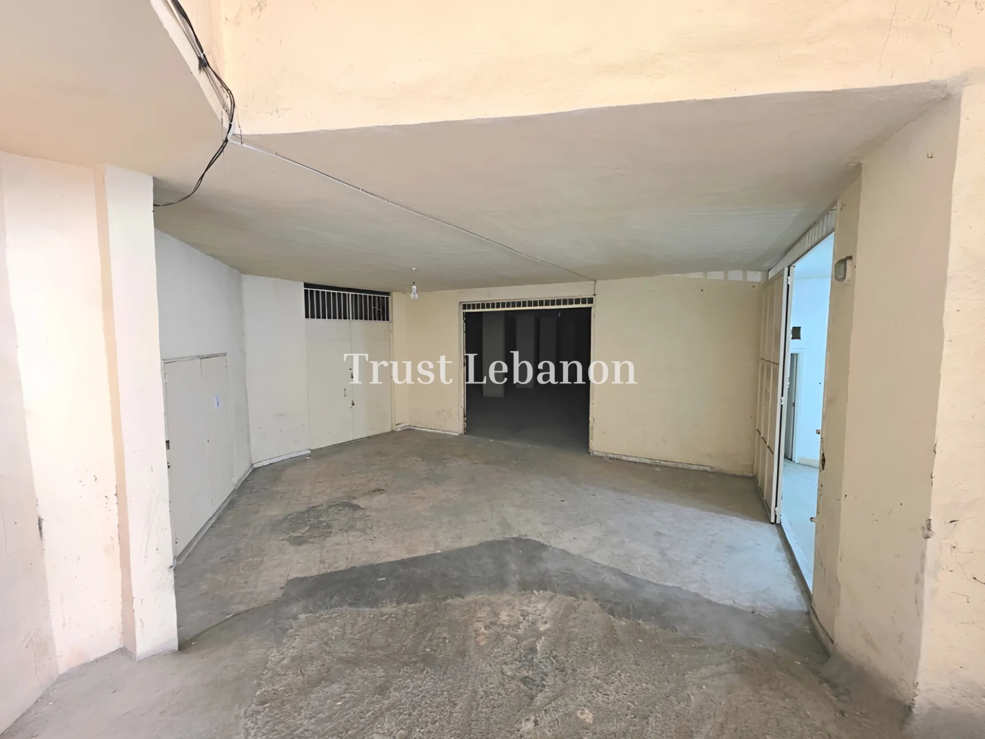 Warehouse for sale in Hazmieh