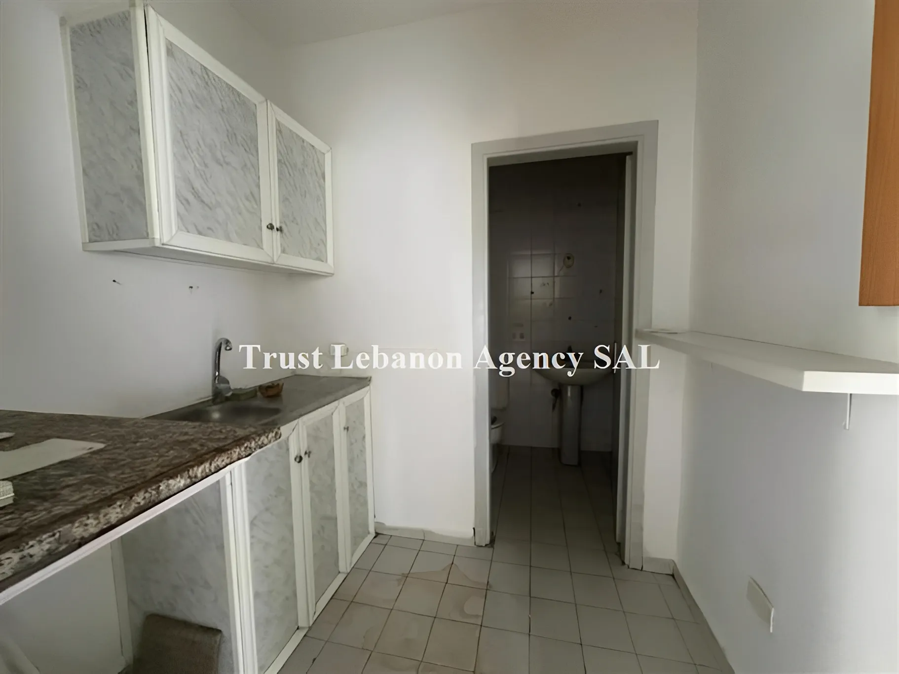 Office for rent in Metn, Sin El Fil