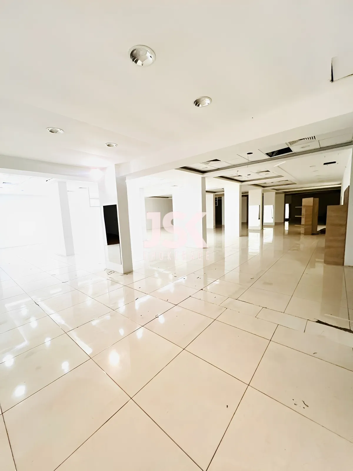 Showroom for Sale in Jounieh