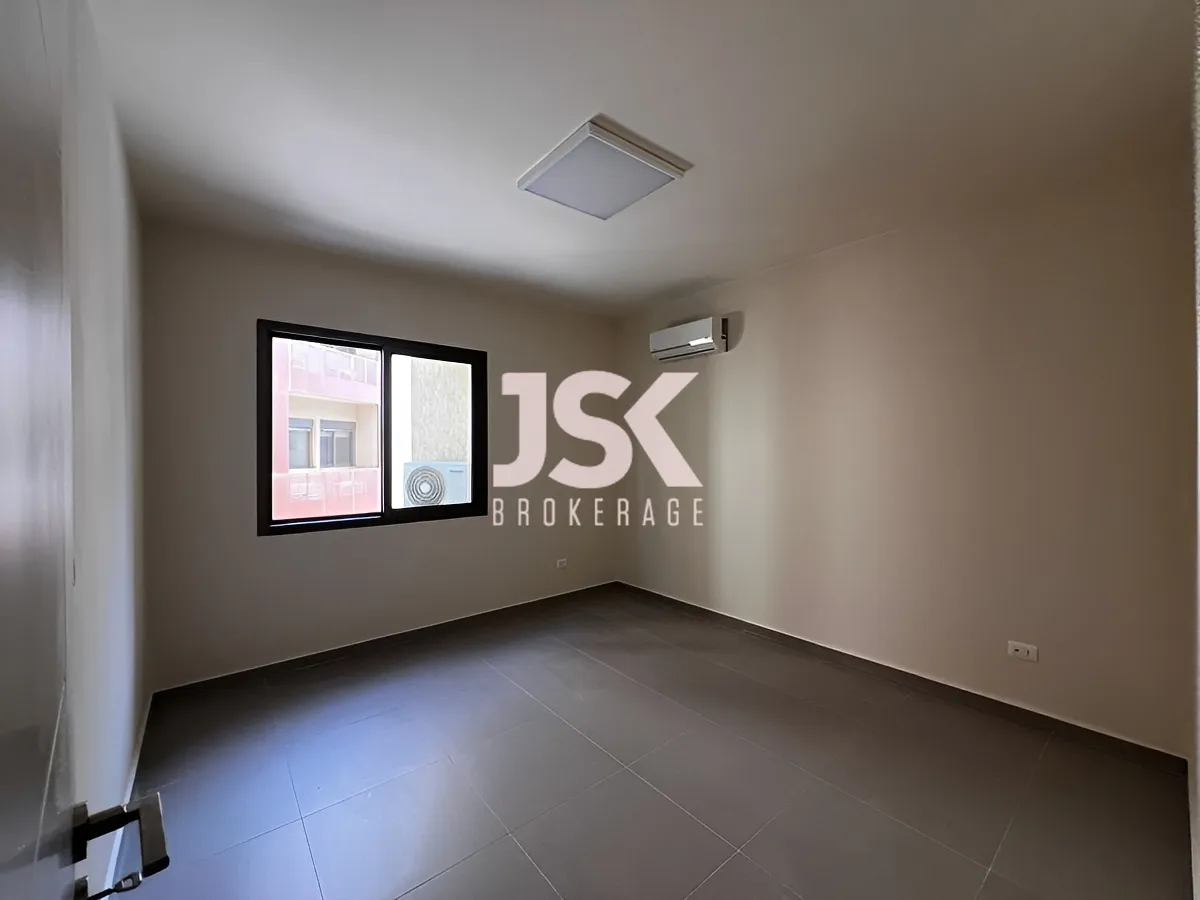 Office for rent in Hadath