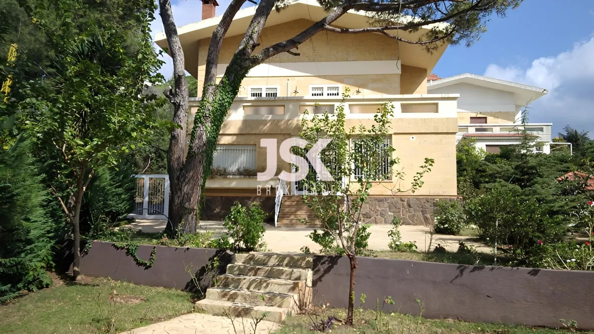 Villa for Sale in Baabdat, Lebanon - 4 bed, 5 bath