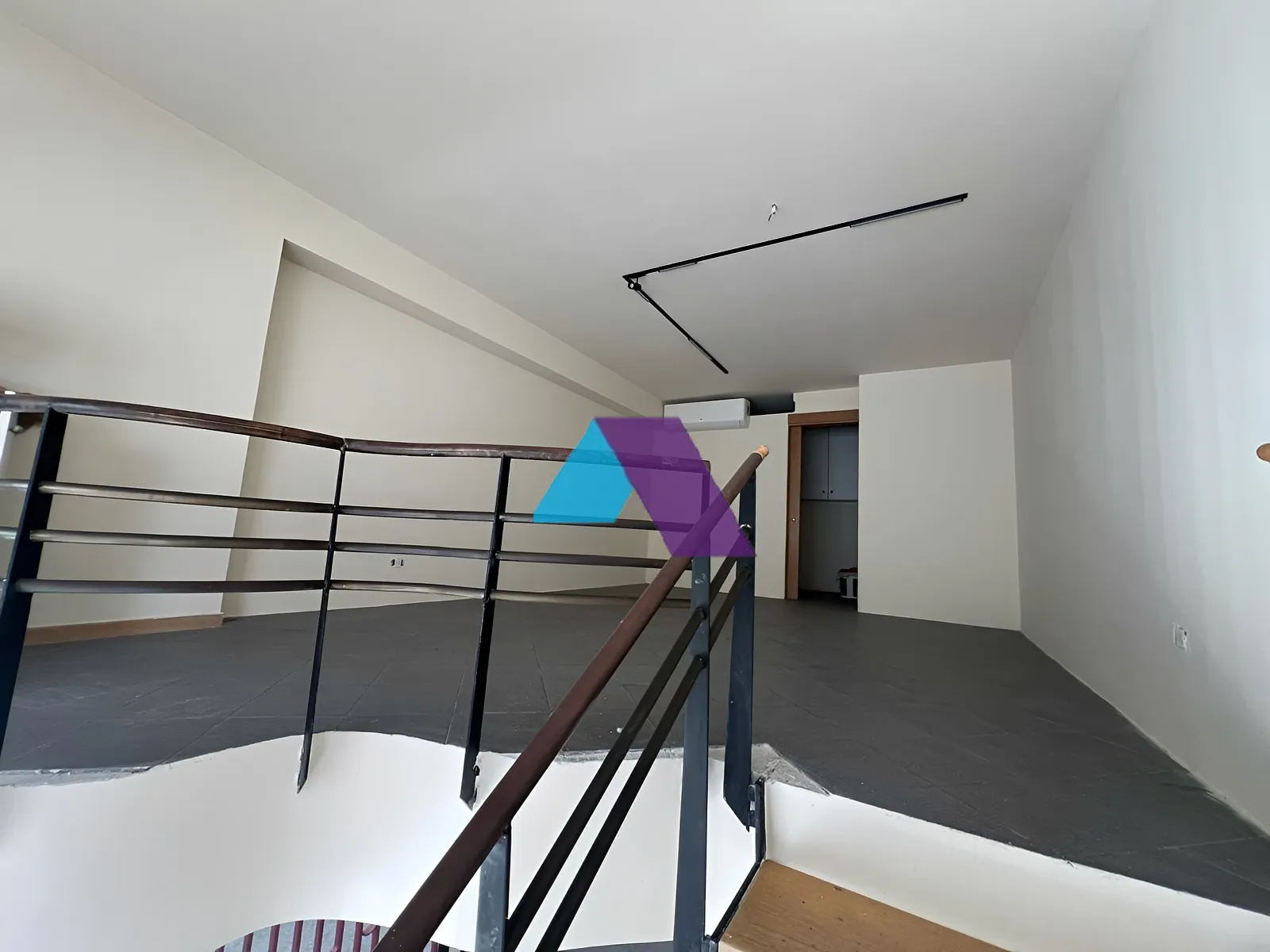 Office for Sale in Kaslik