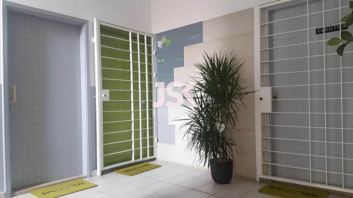 Office for rent in Ballouneh