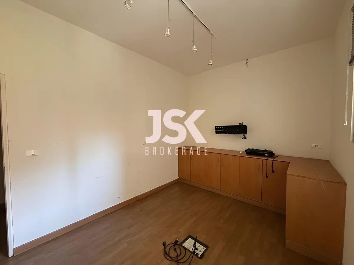 Office for Sale in Badaro