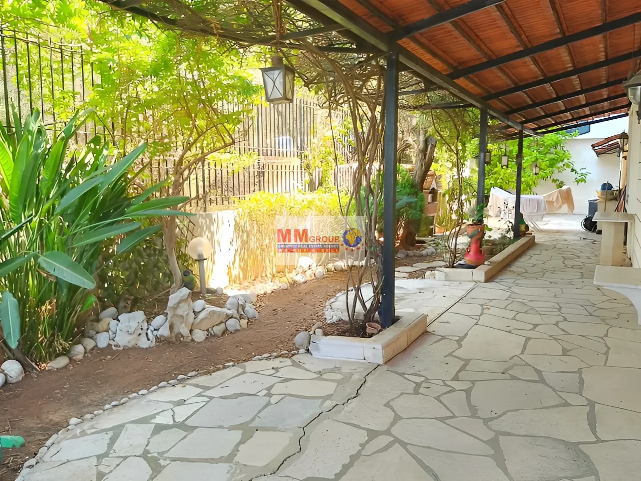 Apartment for Rent in Mazraat Yashouh