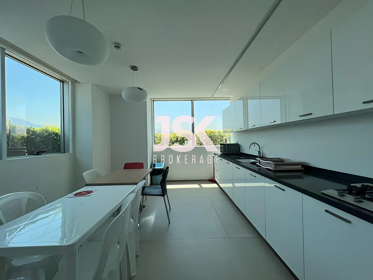 Office for rent in Dekwaneh