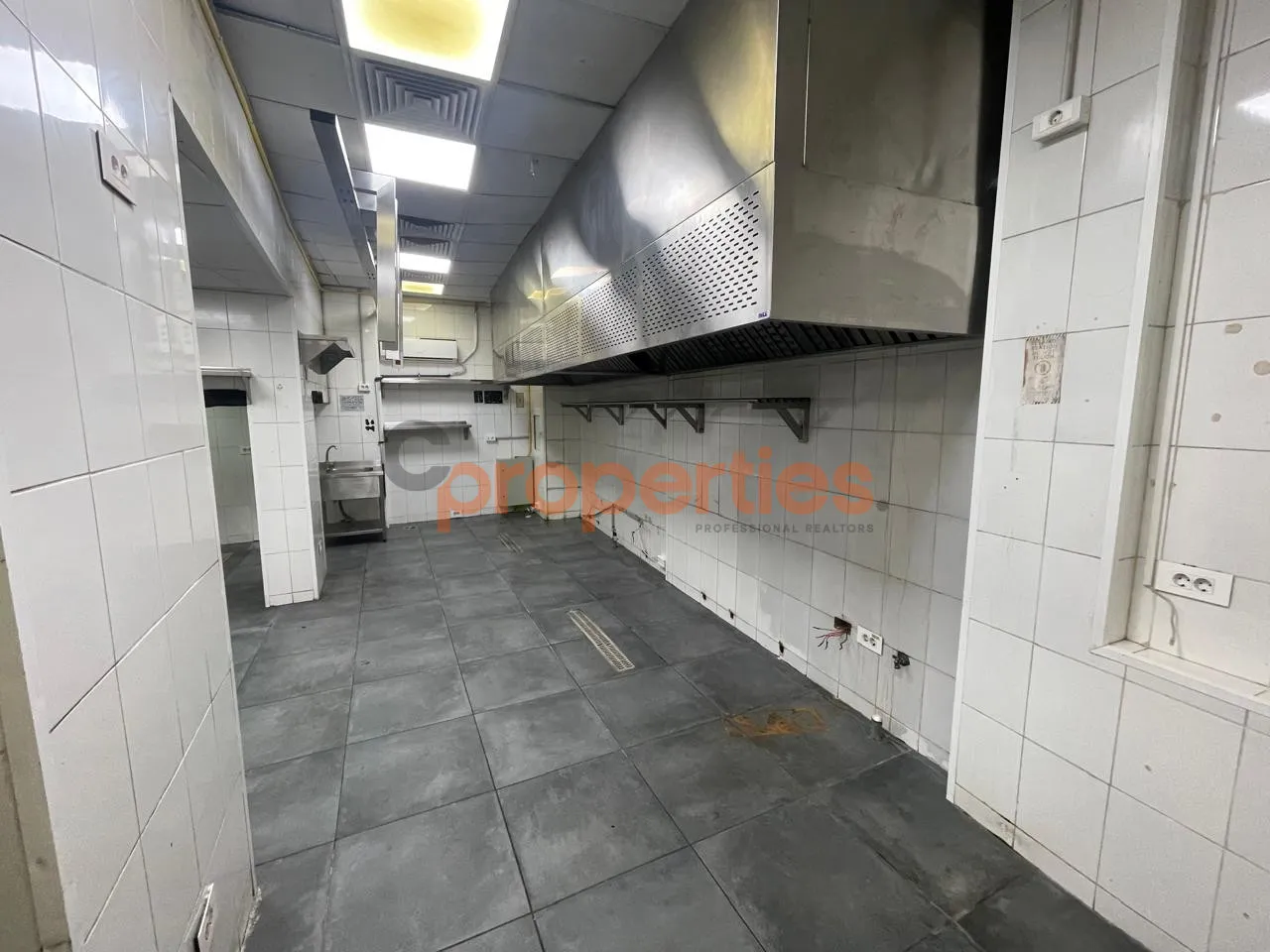 Restaurant for Rent in Saifi Village