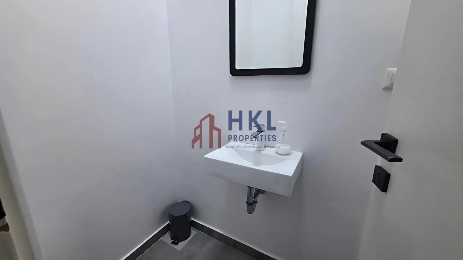Office for rent in Ain Al Mraiseh, Beirut, Lebanon