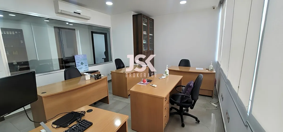 Office for rent in Horch Tabet