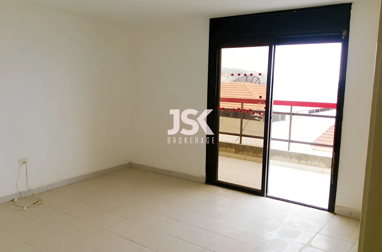 Apartment for Sale in Qornet El Hamra