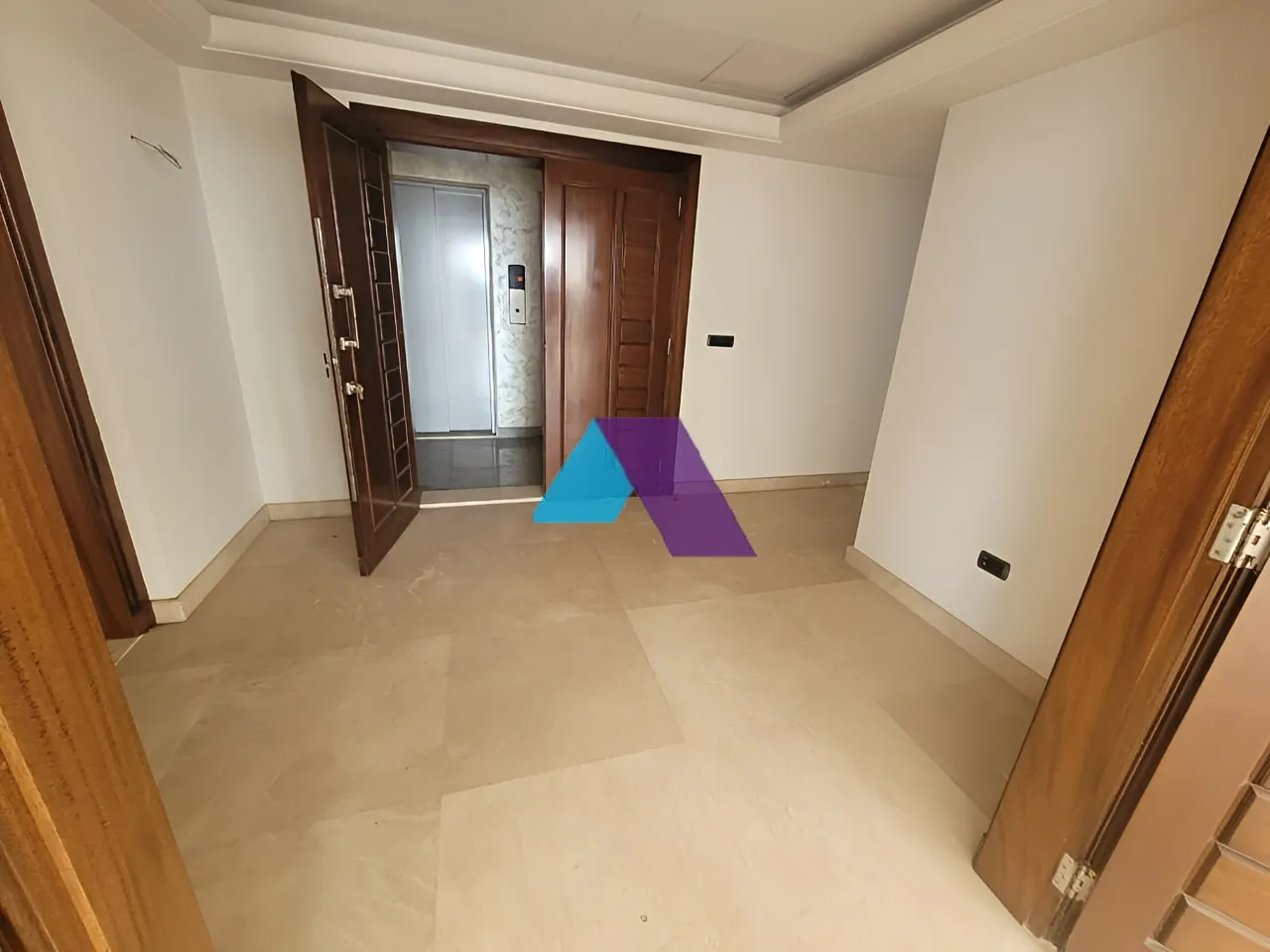 Apartment for sale in Ramlet El Baida, Beirut, Lebanon