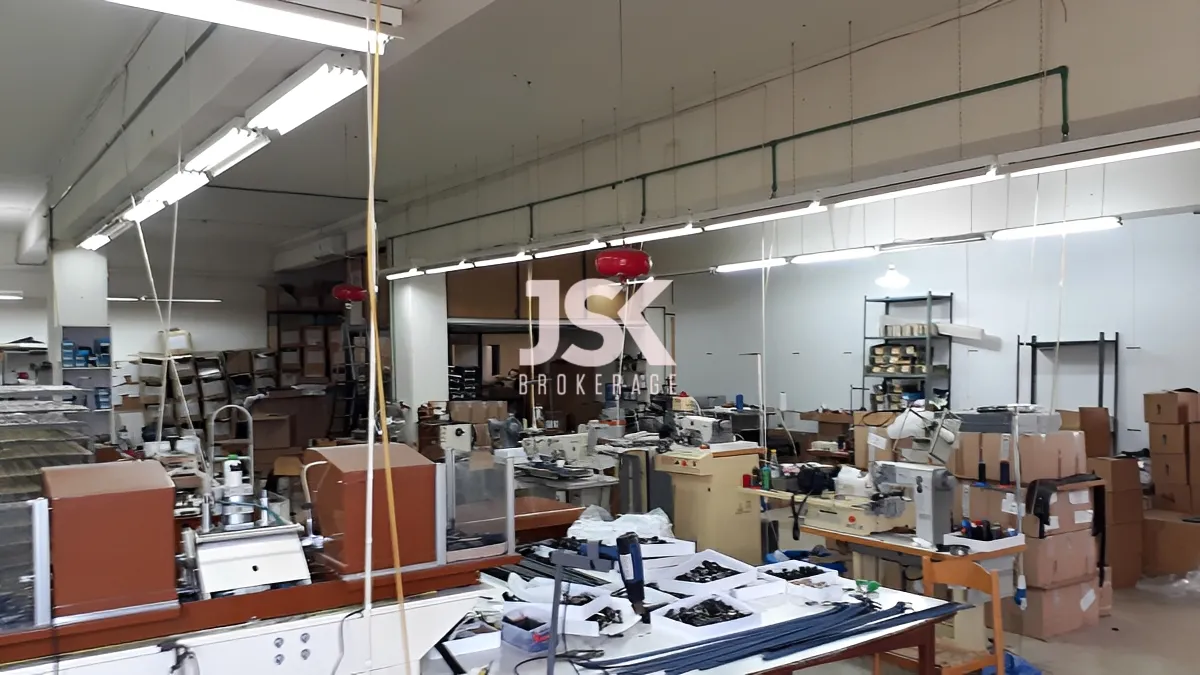 Showroom for Sale in Daoura, Lebanon