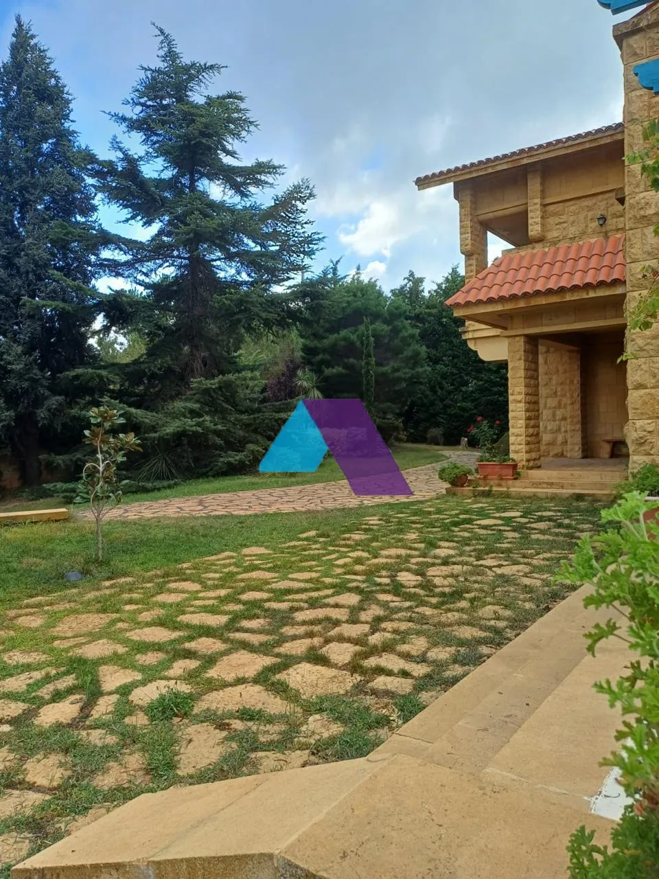 Villa for Sale in Aley - 5 bed, 3 bath