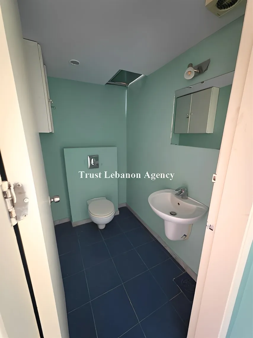 Office for rent in Metn, Mkalles