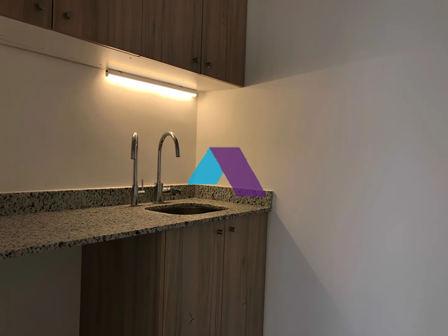 Showroom for rent in Jbeil