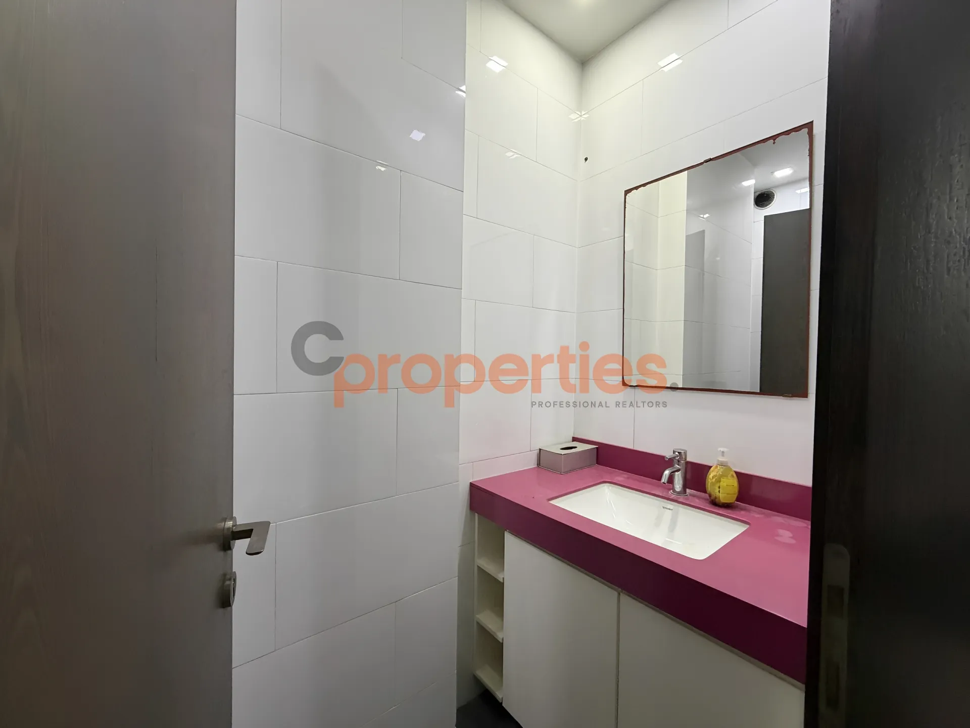 Office for Rent in Achrafieh