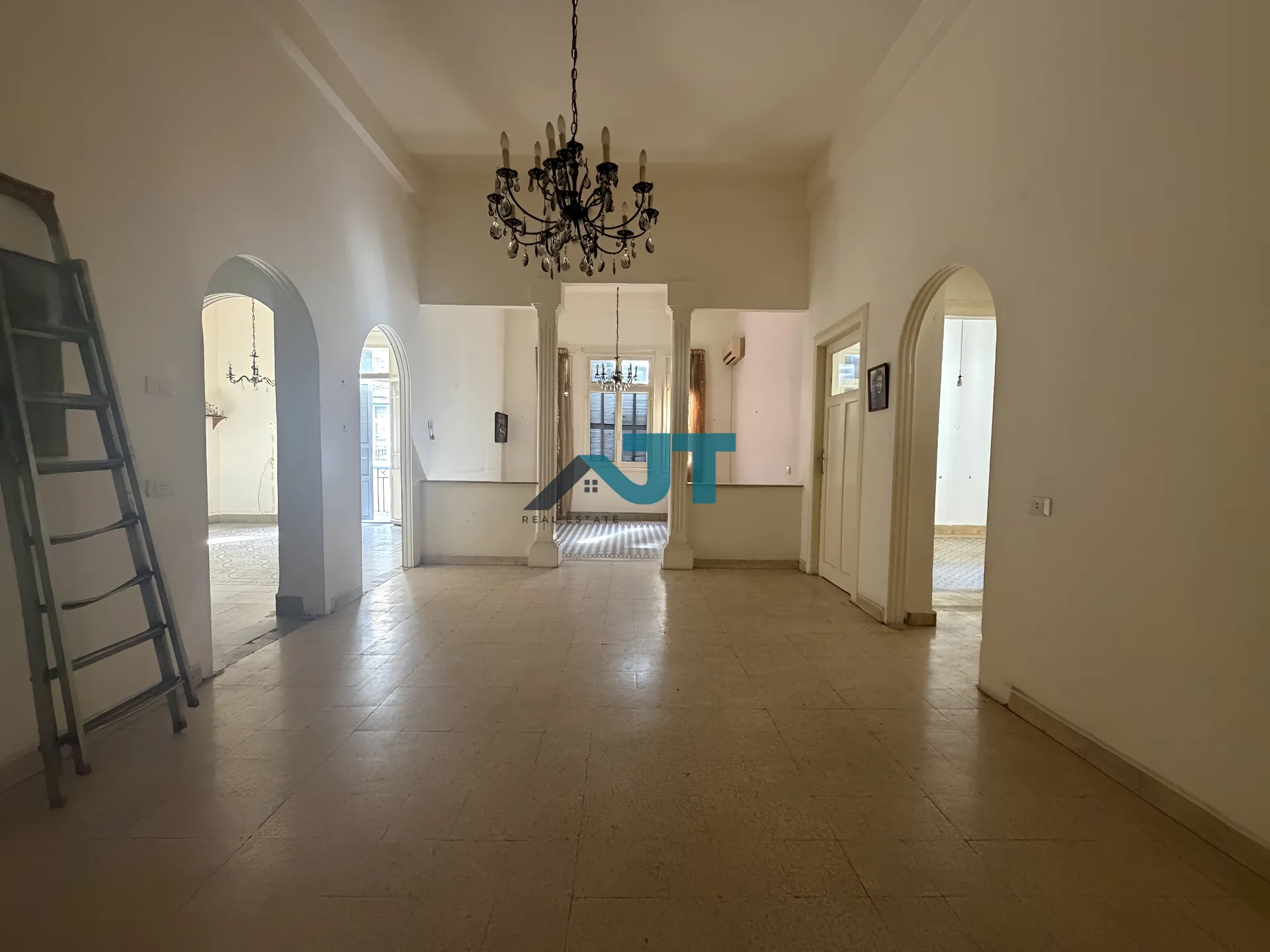 Apartment for rent in Caree d'or, achrafieh - 3 bed, 2.0 bath