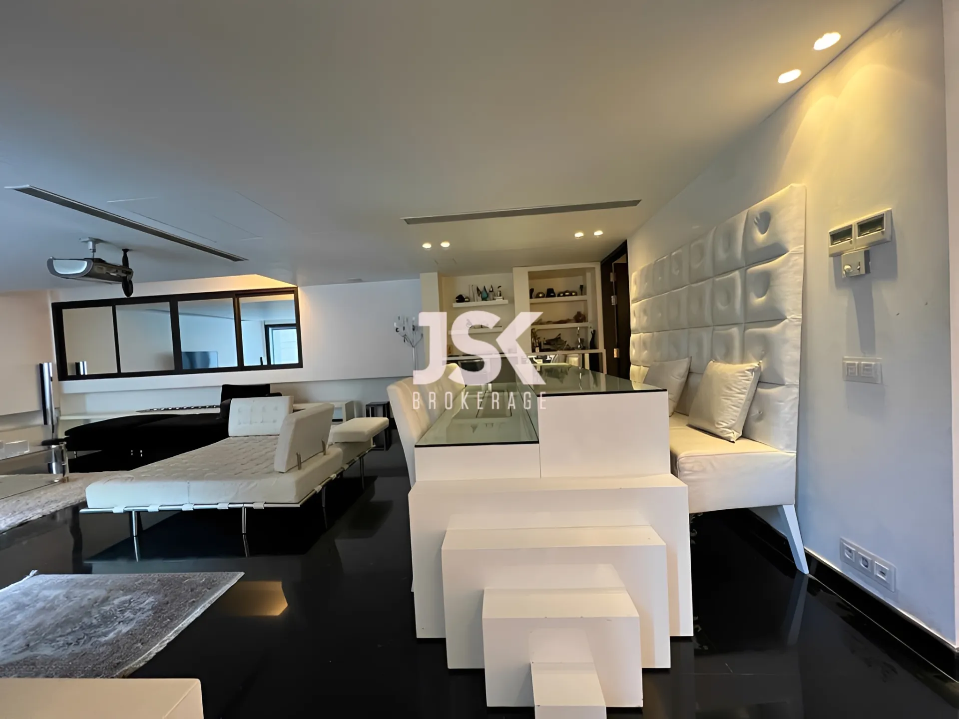 Apartment for Sale in Saifi Village
