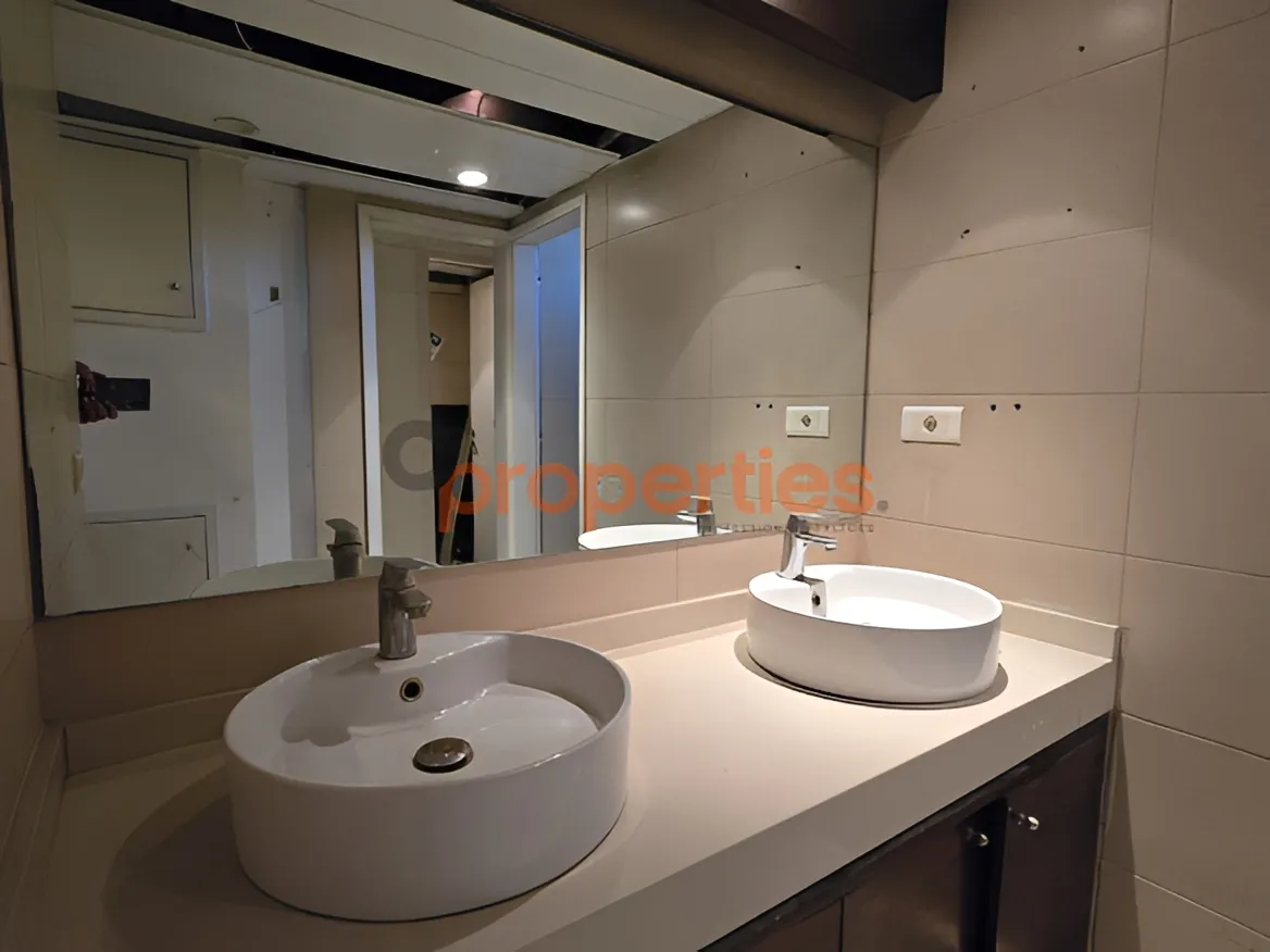 Office for Rent in Forn El Chebbak