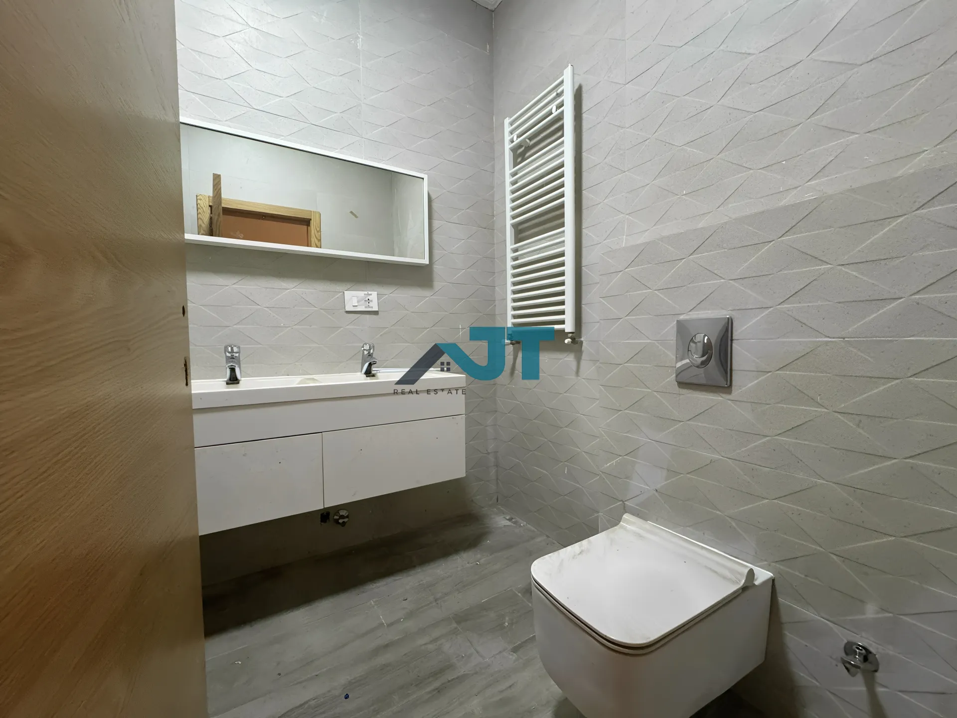 Apartment for Sale in Ain Aar