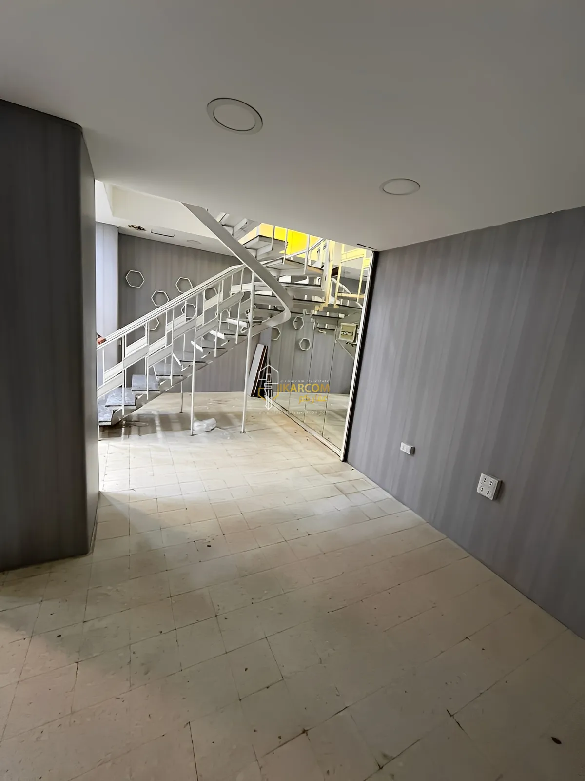 Shop For Rent in Jdeideh