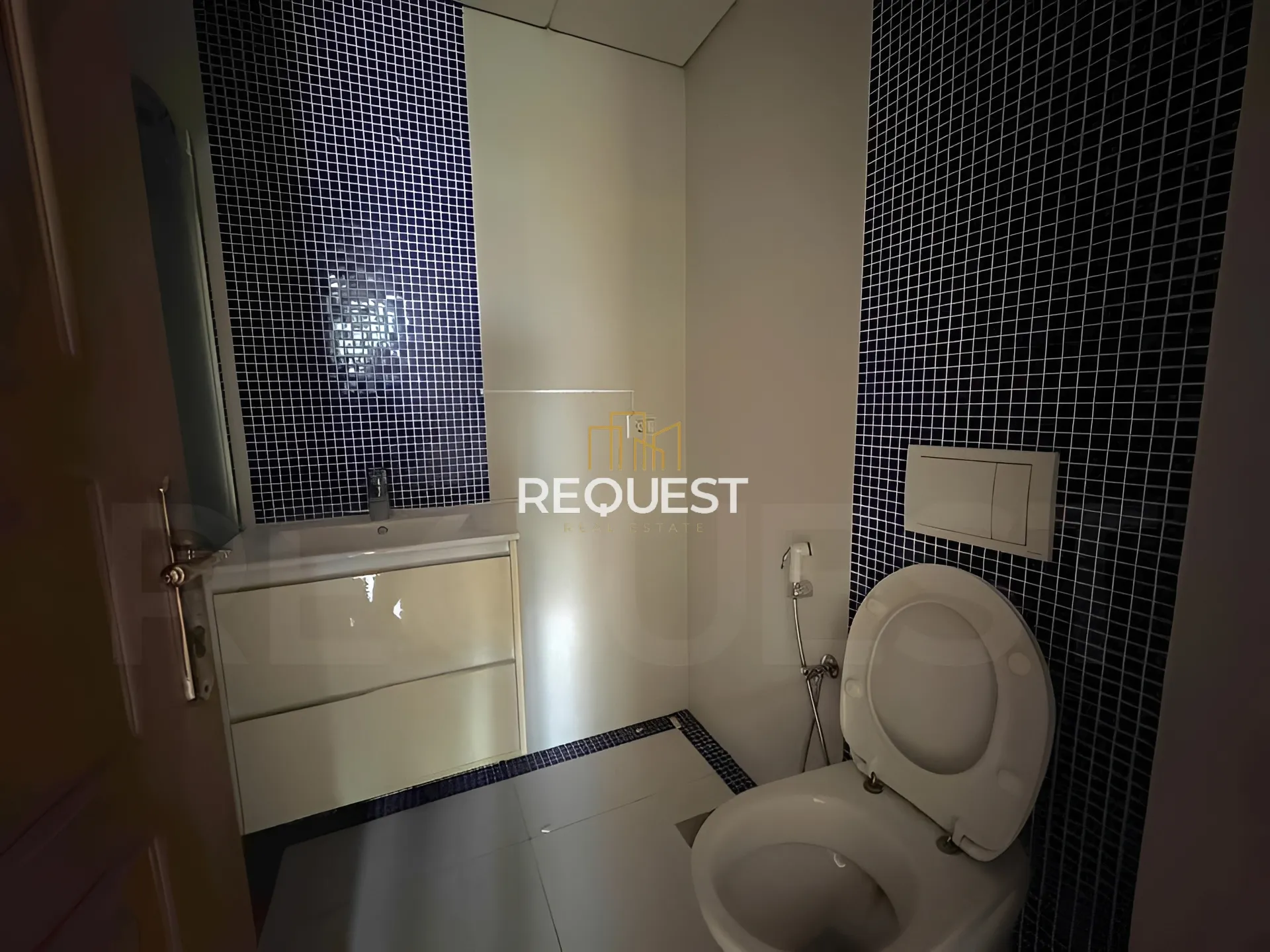 Apartment for rent in Ain el-mreisseh, beirut, lebanon