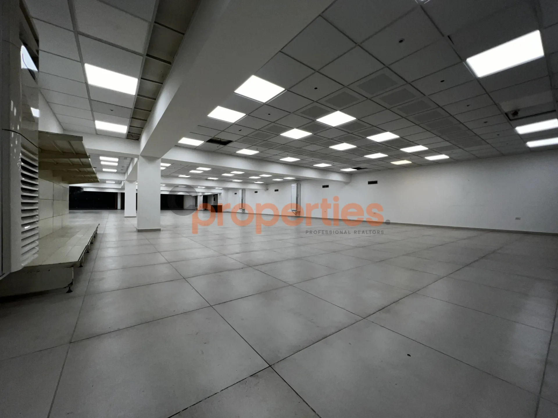 Showroom for Rent in Daoura