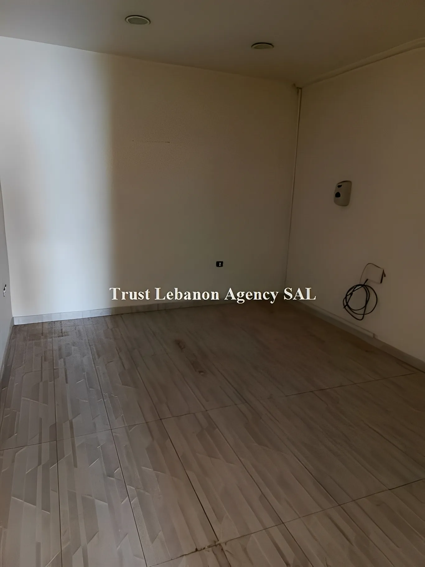 Commercial Property For Rent in Keserwan, Maameltein