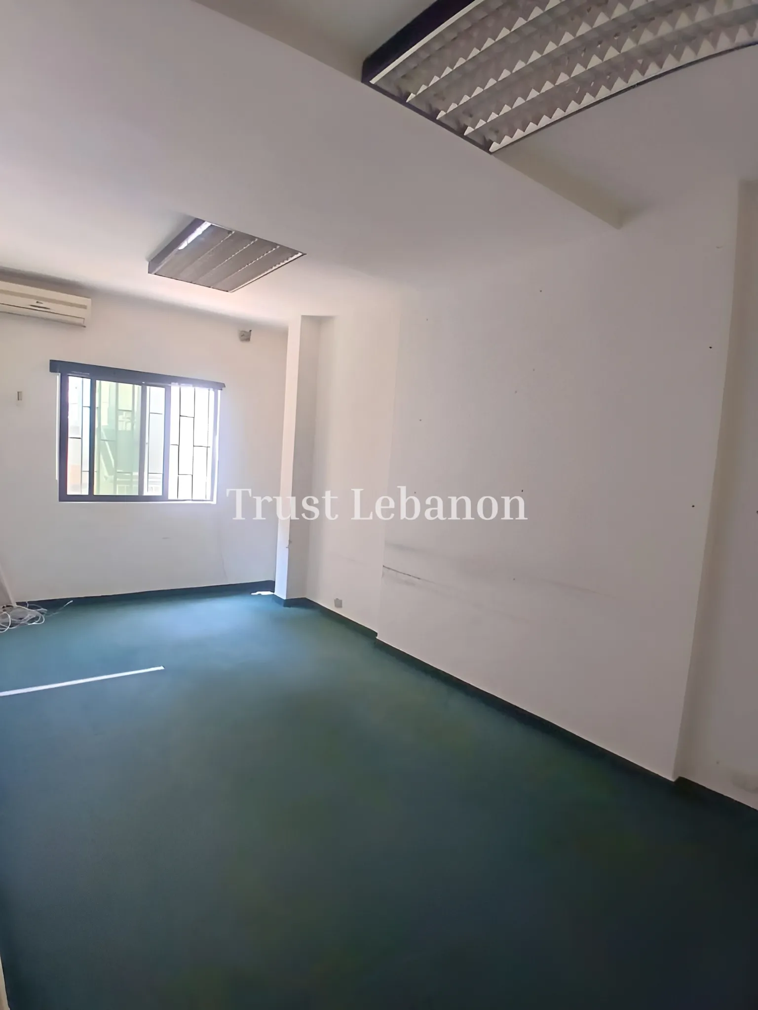 Office for rent in Jdeideh