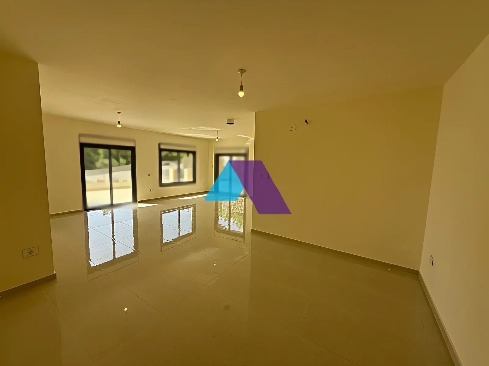 Apartment for Sale in Aachqout - 3 bed, 5 bath