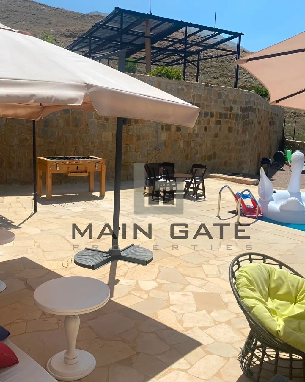 Villa for sale in Zaarour