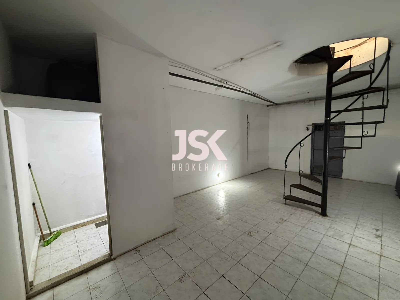 Shop for Sale in Sabtiyeh