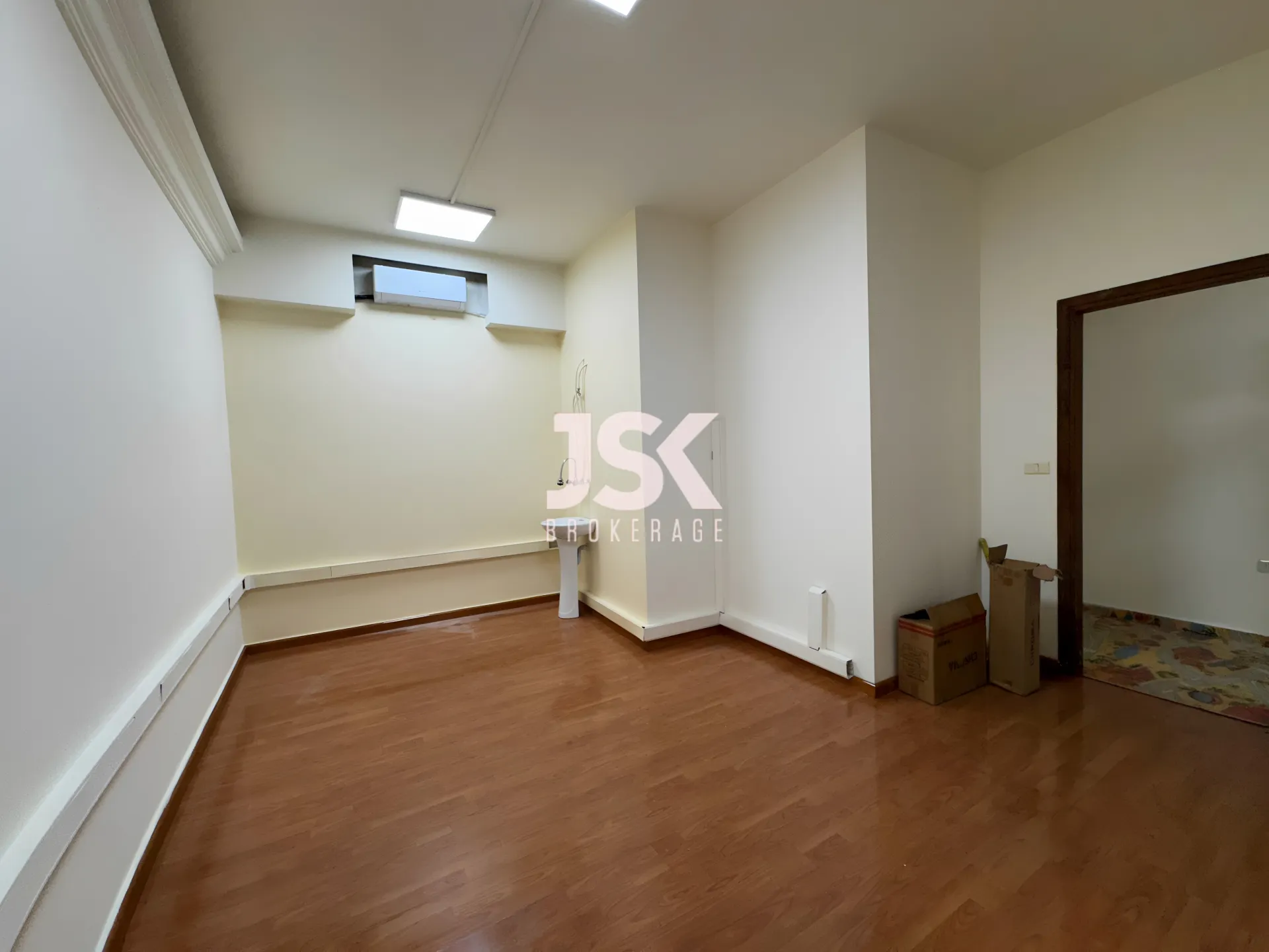 Shop for Sale in Mansourieh